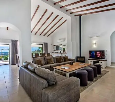 Villa Sleeps 18 Pool