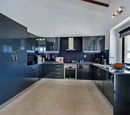 Sleeps 18 Pool Villa